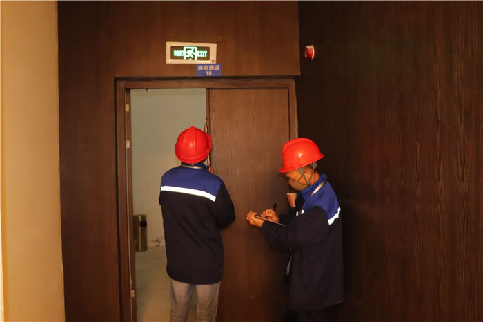 四川榮安企業(yè)管理有限公司對(duì)“興發(fā)廣場(chǎng)”進(jìn)場(chǎng)維保檢測(cè)